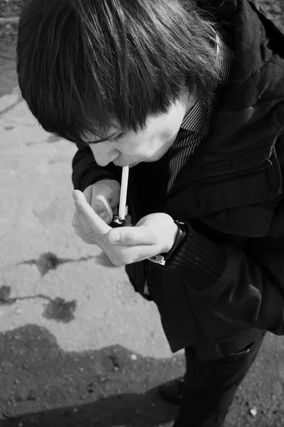Куріння сигарет — стокове фото