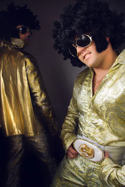 Hombre con traje de Elvis Preslej . — Foto de Stock
