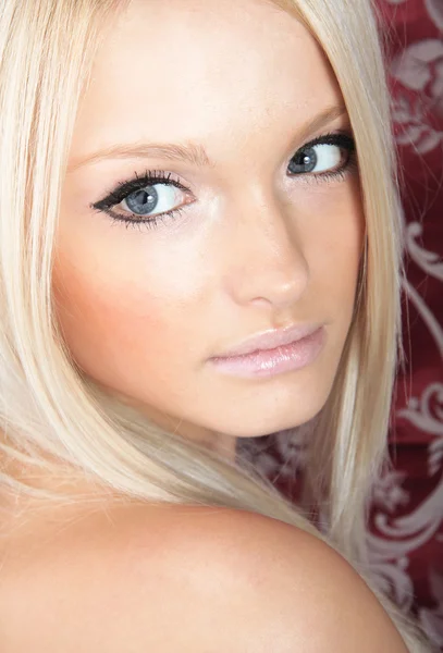 Jasny portret niebieskooka blondynka — Zdjęcie stockowe