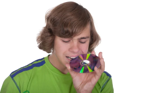 Έφηβος δαγκώνει ένα οπτικό δίσκο — Φωτογραφία Αρχείου