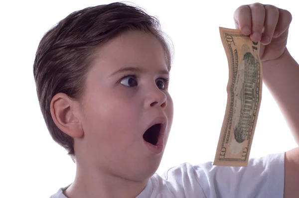 Chłopiec ze zdziwieniem patrzy na pieniądze — Zdjęcie stockowe