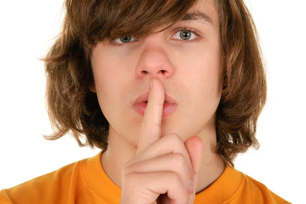 Έφηβος κατέχει δάχτυλο πριν τα χείλη — Φωτογραφία Αρχείου