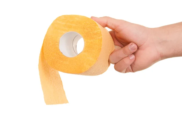 Hand håller rulle gul toalettpapper — Stockfoto