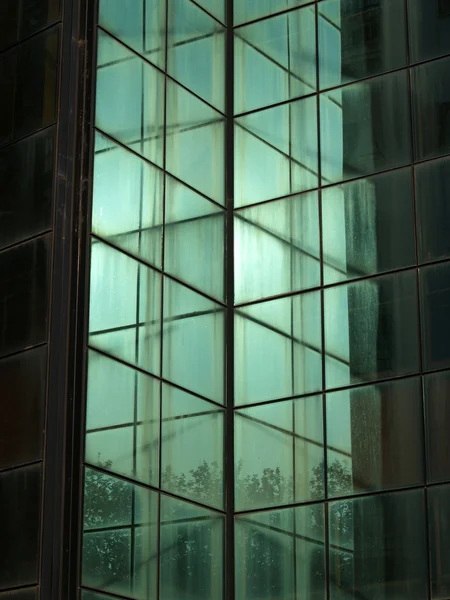 Edificio de pared de vidrio —  Fotos de Stock