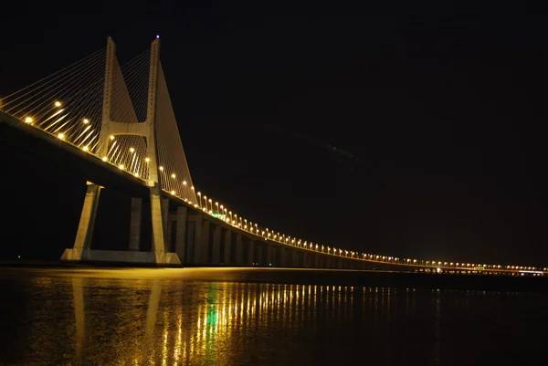 Vasco da gama 大桥河塔霍河 — 图库照片