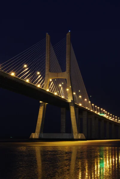 Vasco da gama most přes řeku Tajo v — Stock fotografie