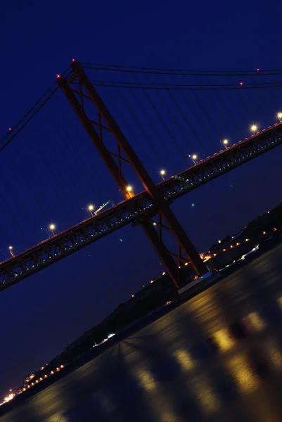 Lissabon Brücke - 25. April (Nacht) — Stockfoto