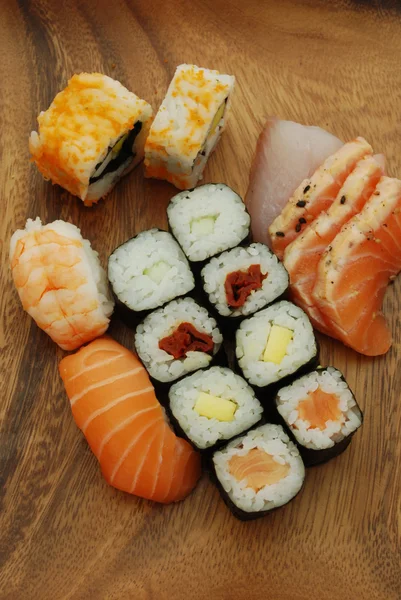 Суши - японская еда — стоковое фото