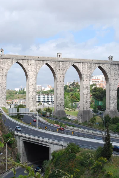 Aquädukt der freien Wasser in Lissabon — Stockfoto