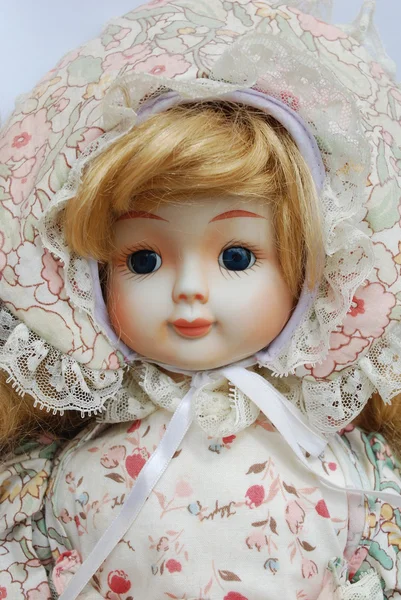 Ретро-фарфоровая кукла — стоковое фото