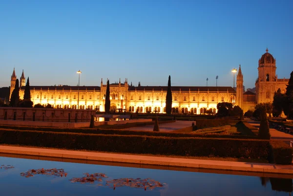 (夕焼けのリスボンのジェロニモス修道院 — ストック写真