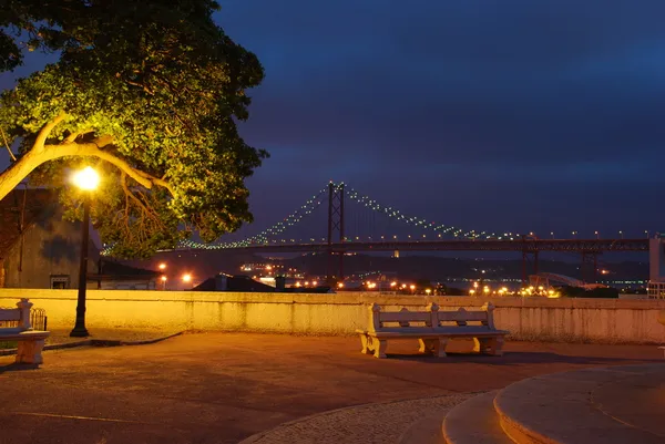 Лиссабонский мост - 25 апреля (ночная сцена ) — стоковое фото