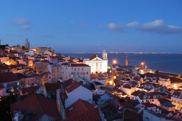 Vista da cidade em Lisboa, Portugal (pôr do sol ) — Fotografia de Stock