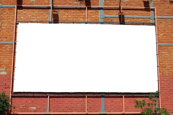 Cartellone in bianco su un edificio in mattoni — Foto Stock