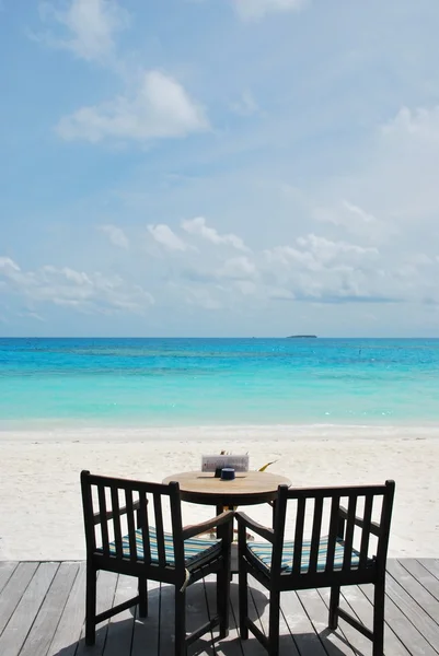 Bela vista de bar de praia em Maldivas — Fotografia de Stock