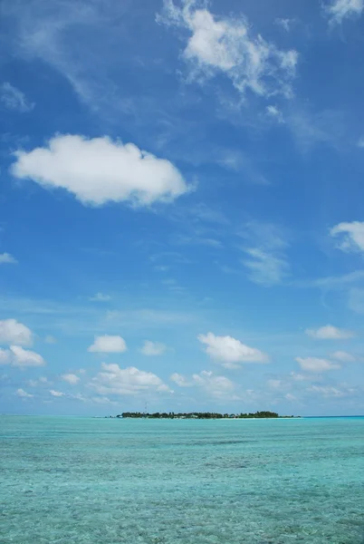 Île des Maldives avec de l'eau magnifique / clou — Photo