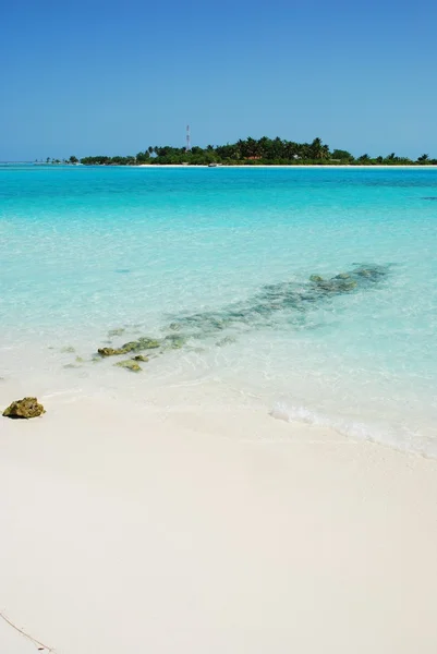 Isola delle Maldive con splendido turchese — Foto Stock