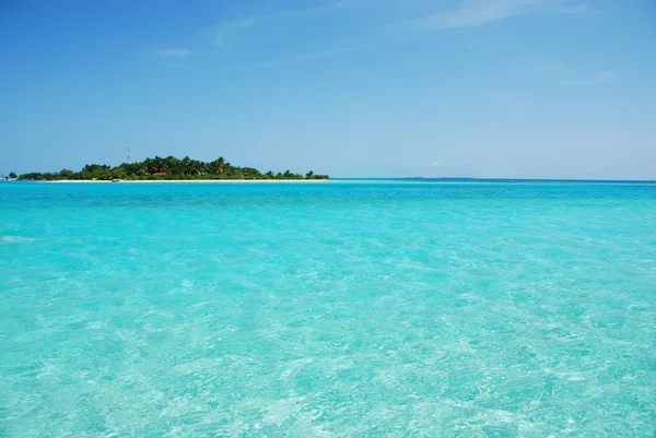Île des Maldives avec magnifique turquoise — Photo