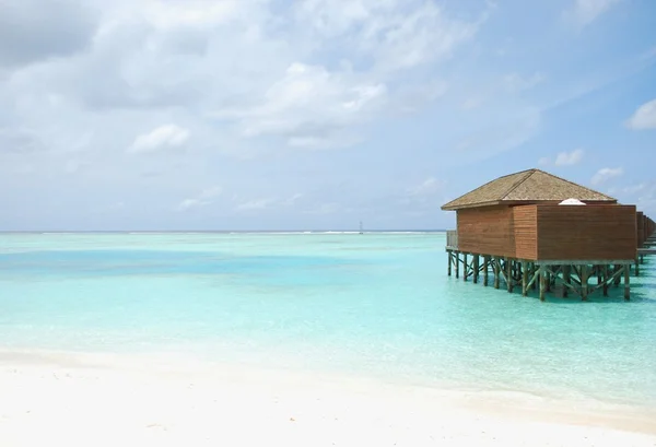 Ville sull'acqua alle Maldive (scena sulla spiaggia ) — Foto Stock