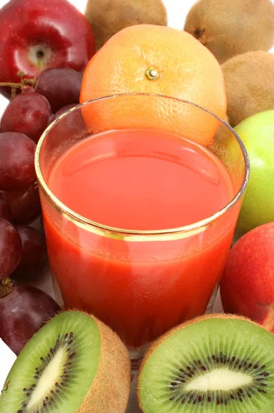 Красный овощной или фруктовый сок — стоковое фото