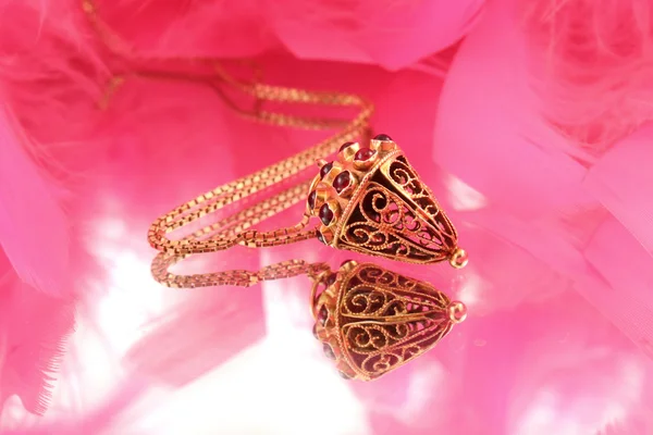 Collana in oro intricato — Foto Stock