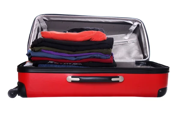 Изолированный красный чемодан — стоковое фото