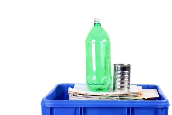 Переработка синего мусорного бака — стоковое фото