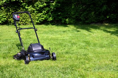 Lawnmower clipart