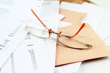 Bills and glasses clipart