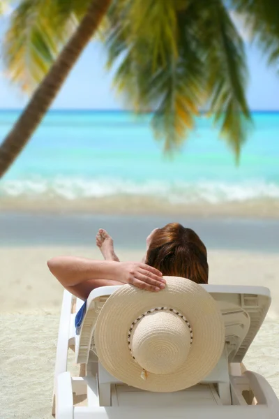 Relaxing tropical woman — Stock Photo, Image