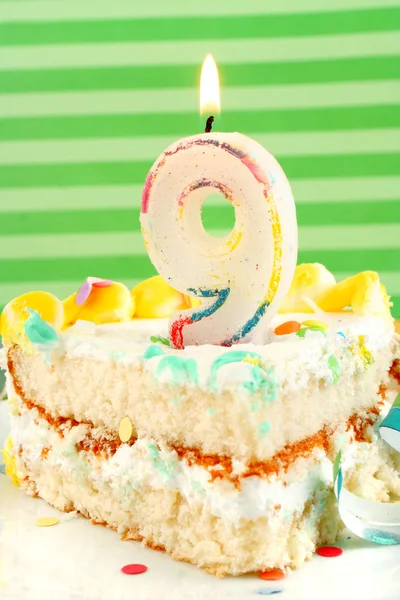 Stück Kuchen zum neunten Geburtstag — Stockfoto