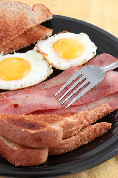 Frühstück mit Speck und Eiern — Stockfoto