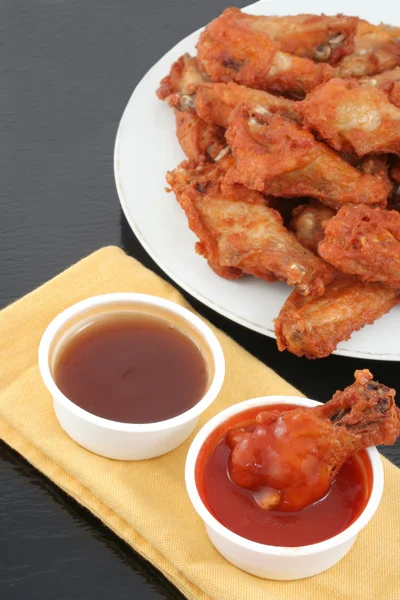 Chicken wings and dips — Stock Photo, Image