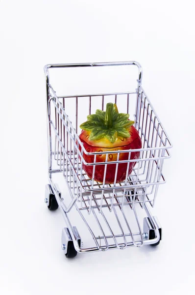 Erdbeere im Warenkorb — Stockfoto