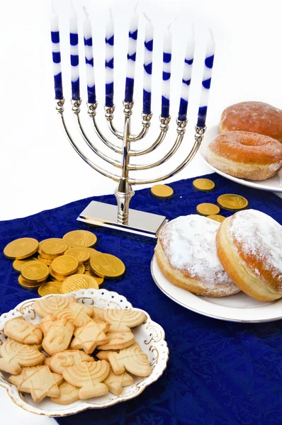 Hanukkah menorah, ciambelle e monete — Foto Stock