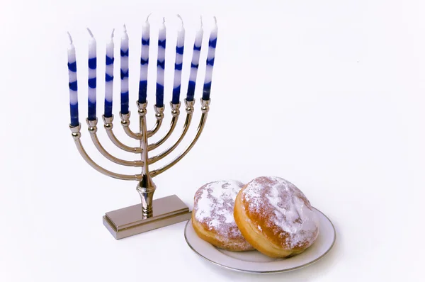 Το menorah Hanukkah και ντόνατς — Φωτογραφία Αρχείου
