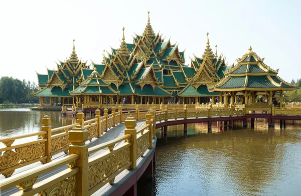 Buddhismen gamla tempel i thailand Royaltyfria Stockfoton