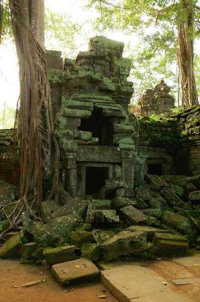 Biegi starożytnej kambodżańskiej świątyni — Zdjęcie stockowe
