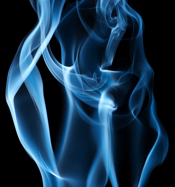 Blå røyk på svart bakgrunn – stockfoto