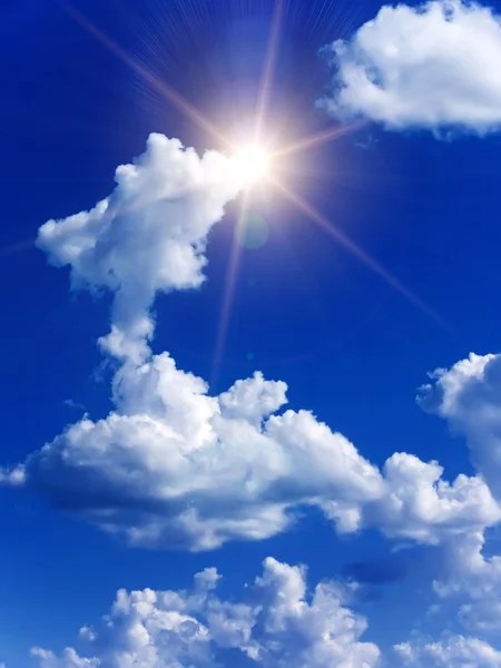 Güneş bulutlu gökyüzü — Stok fotoğraf