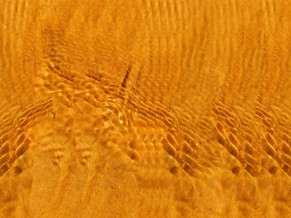 Water golven op zand — Stockfoto