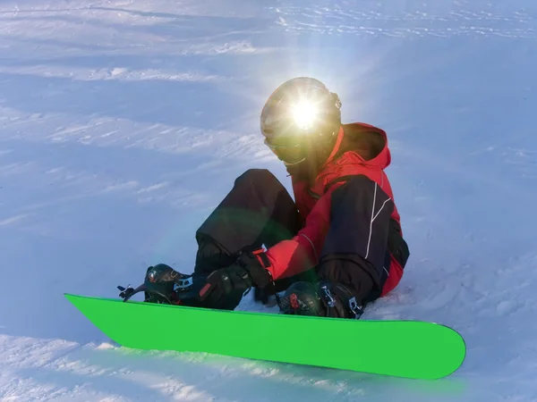 Garçon hiver snowboard — Photo