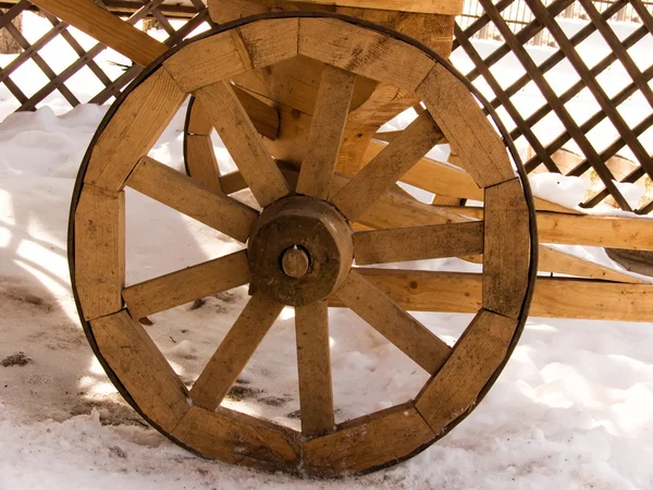Колесо деревянное — стоковое фото