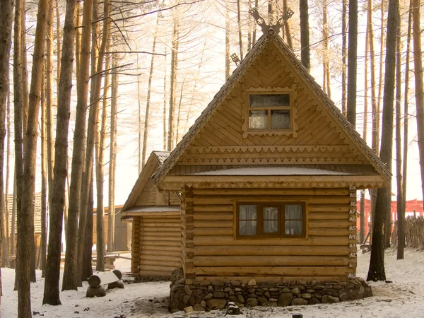 Casa pequena em madeira — Fotografia de Stock