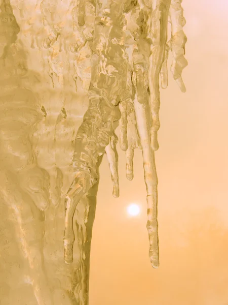 Eiszapfen aus Eis — Stockfoto