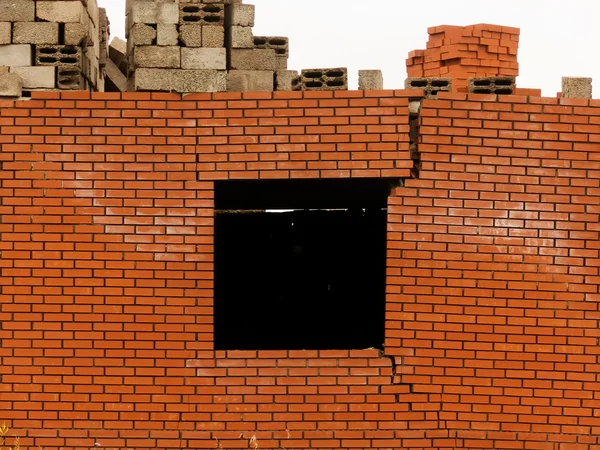 Casa de pared destrucción —  Fotos de Stock