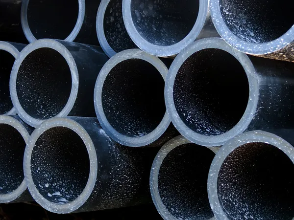 Tubos para água em uma pilha — Fotografia de Stock