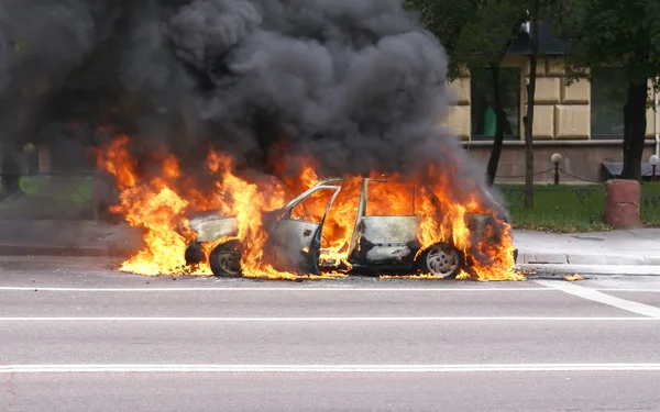 Auto in fiamme Immagine Stock