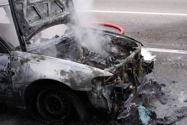 Tűz sérült autó — Stock Fotó