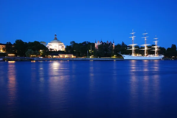 Sztokholmie. Skeppsholmen w nocy — Zdjęcie stockowe